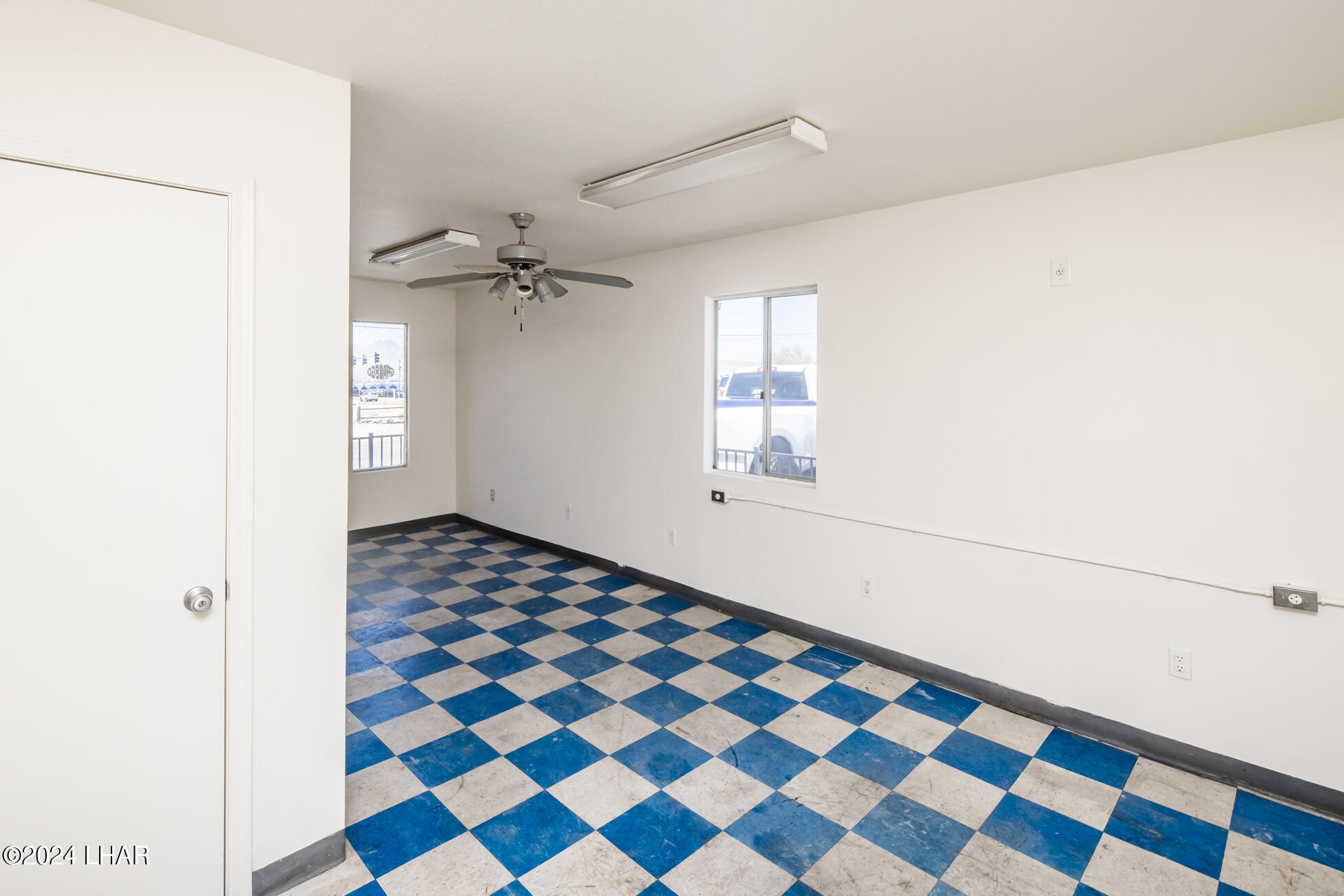 669 N Lake Havasu Ave N