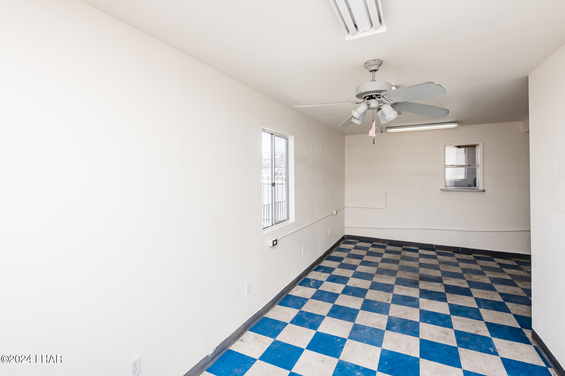 669 N Lake Havasu Ave N