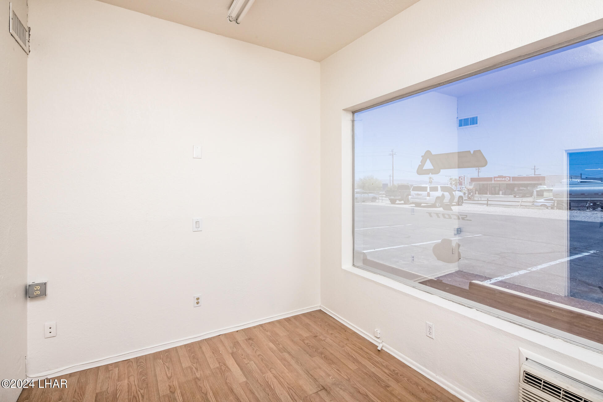 669 N Lake Havasu Ave N