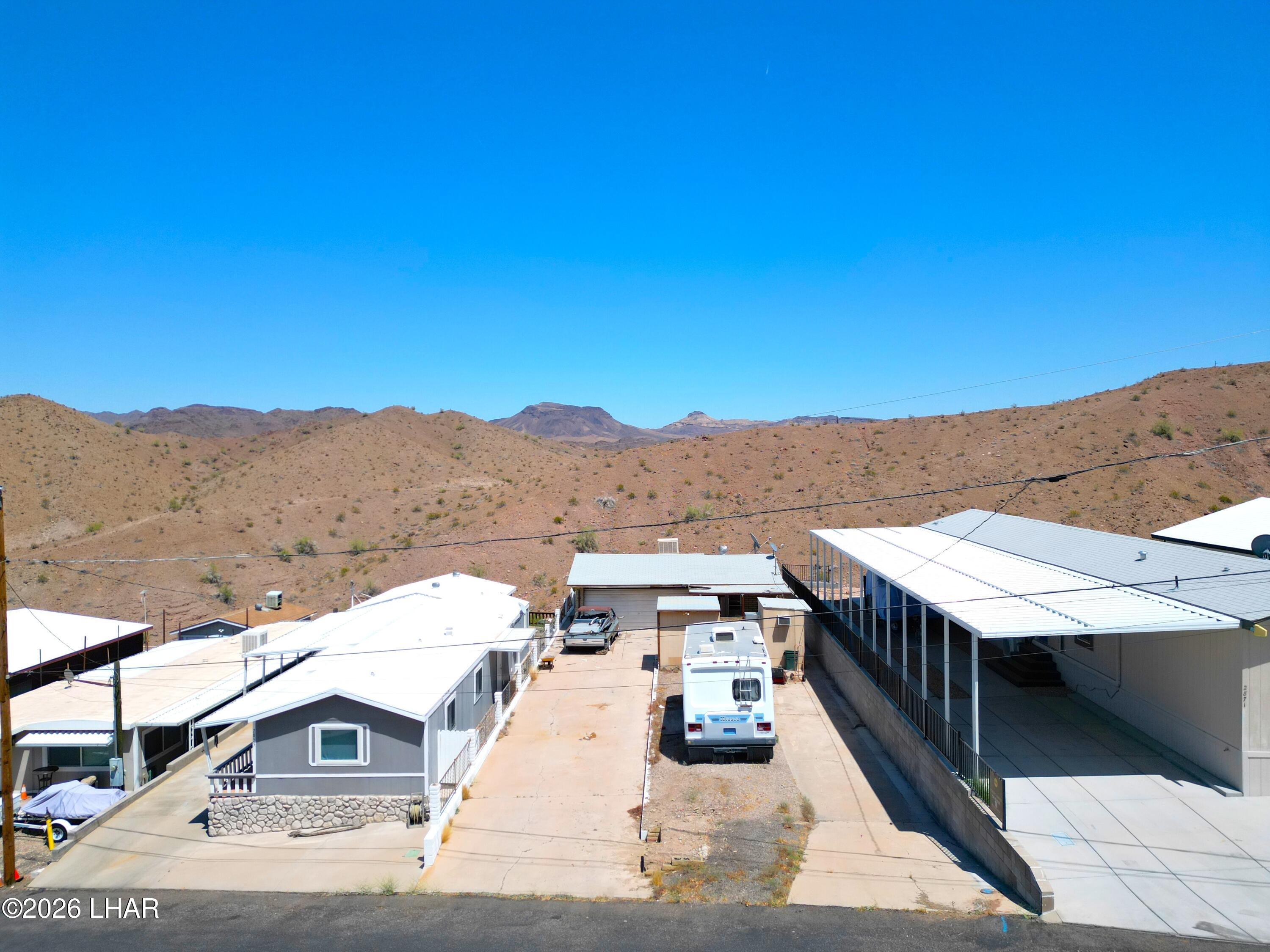 2863 Hillcrest Dr