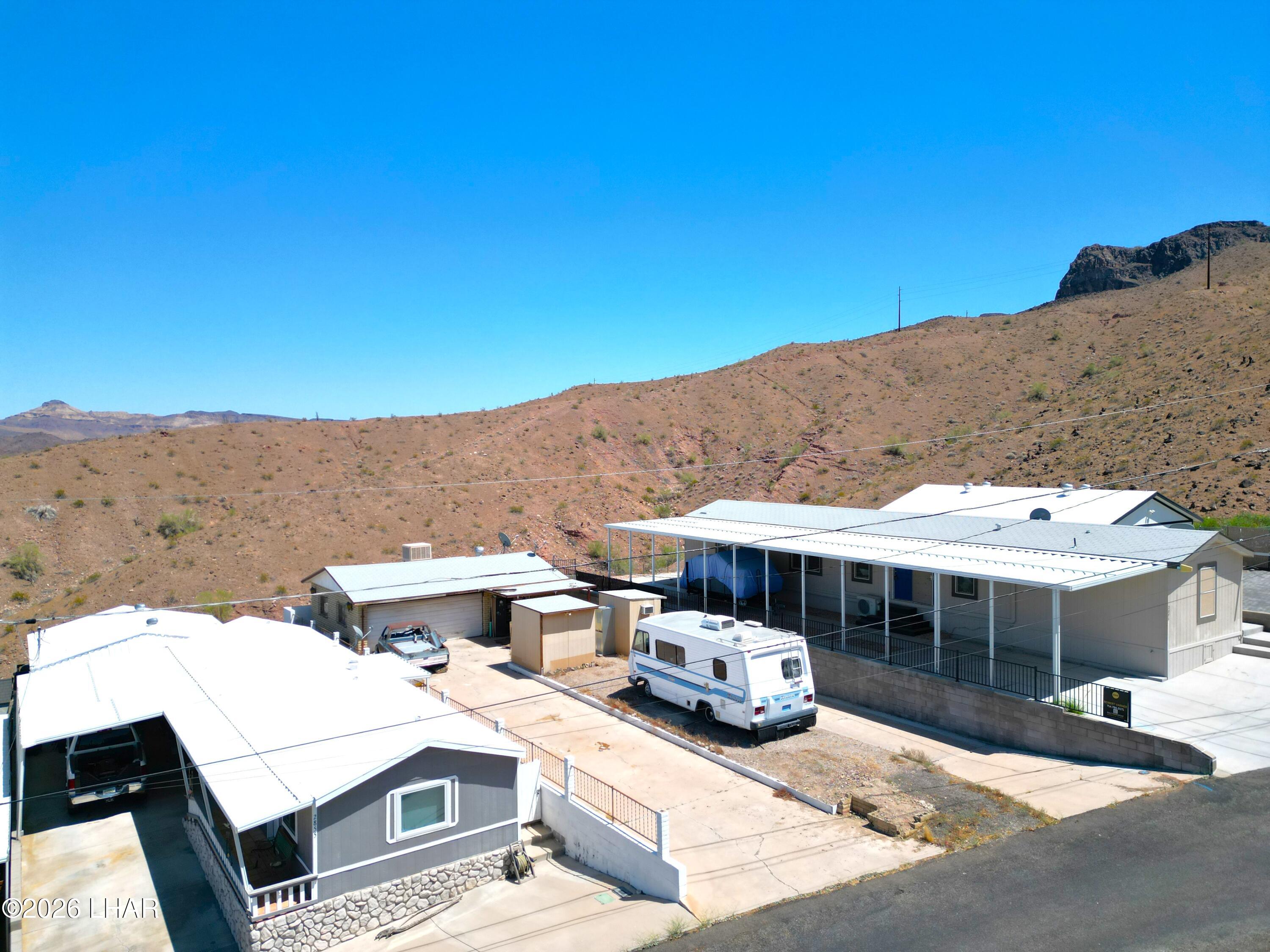 2863 Hillcrest Dr