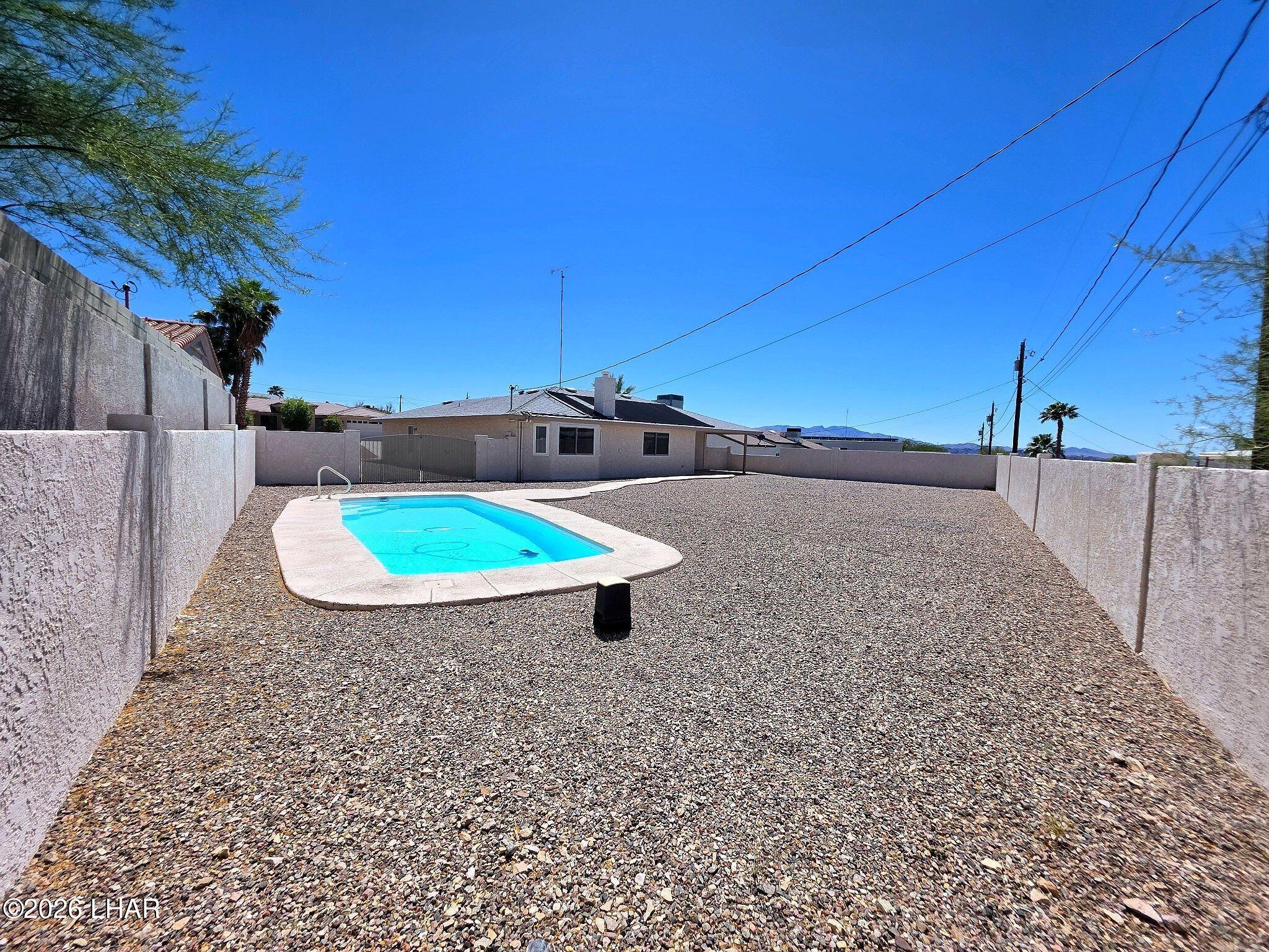 3395 Roadrunner Dr