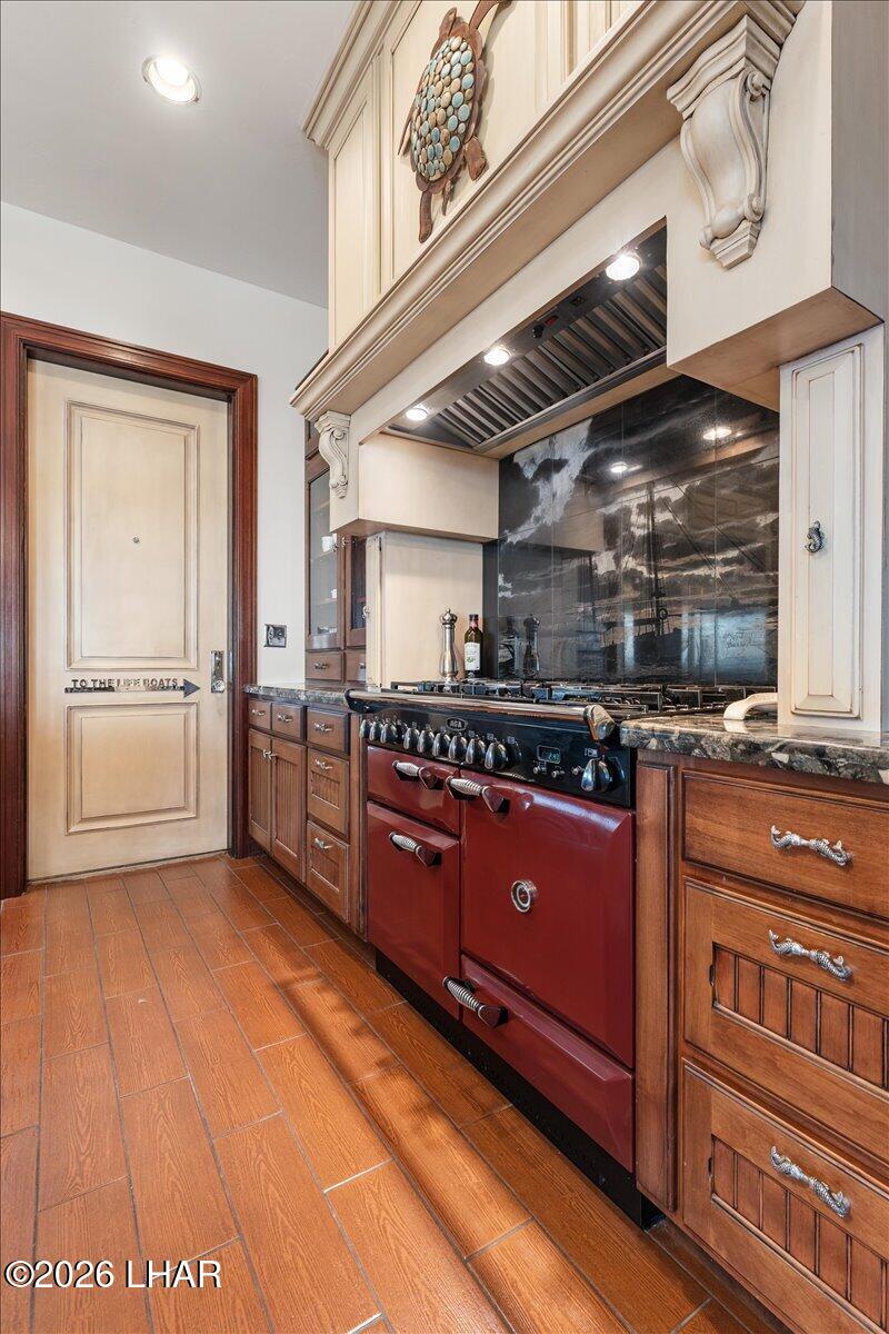 680 Via Del Lago