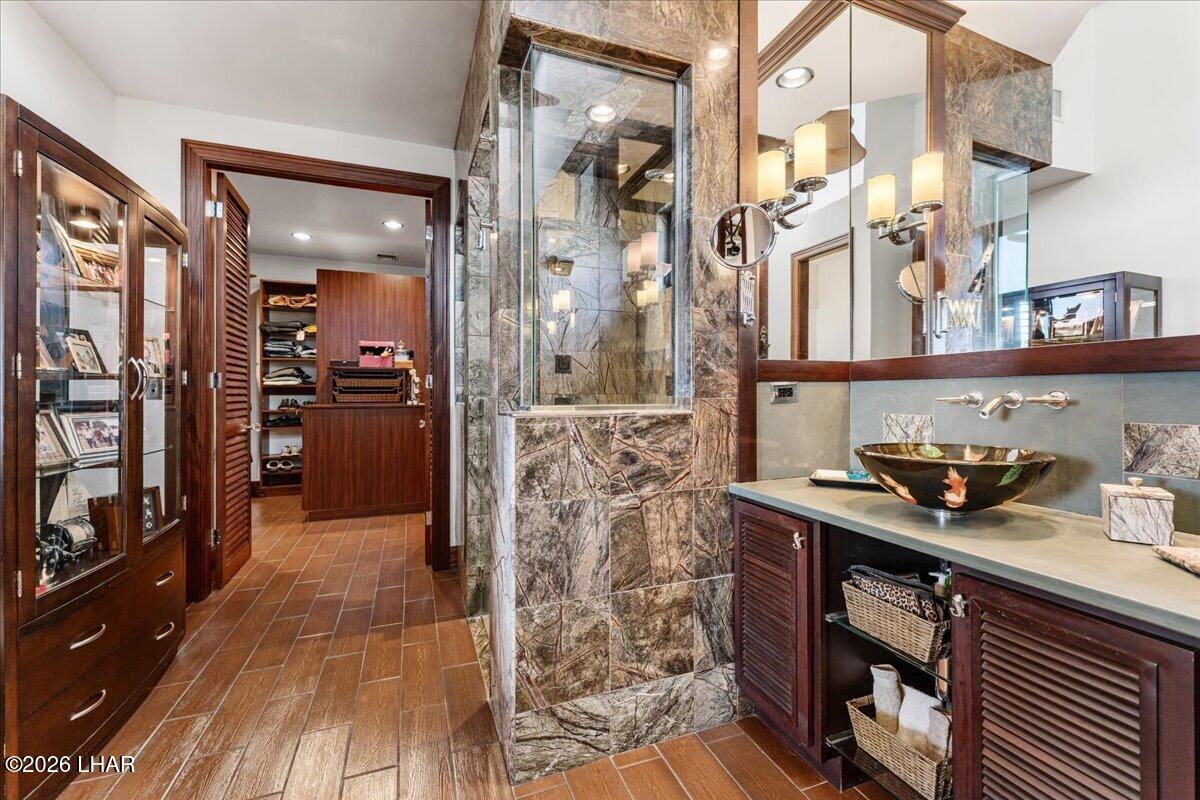 680 Via Del Lago