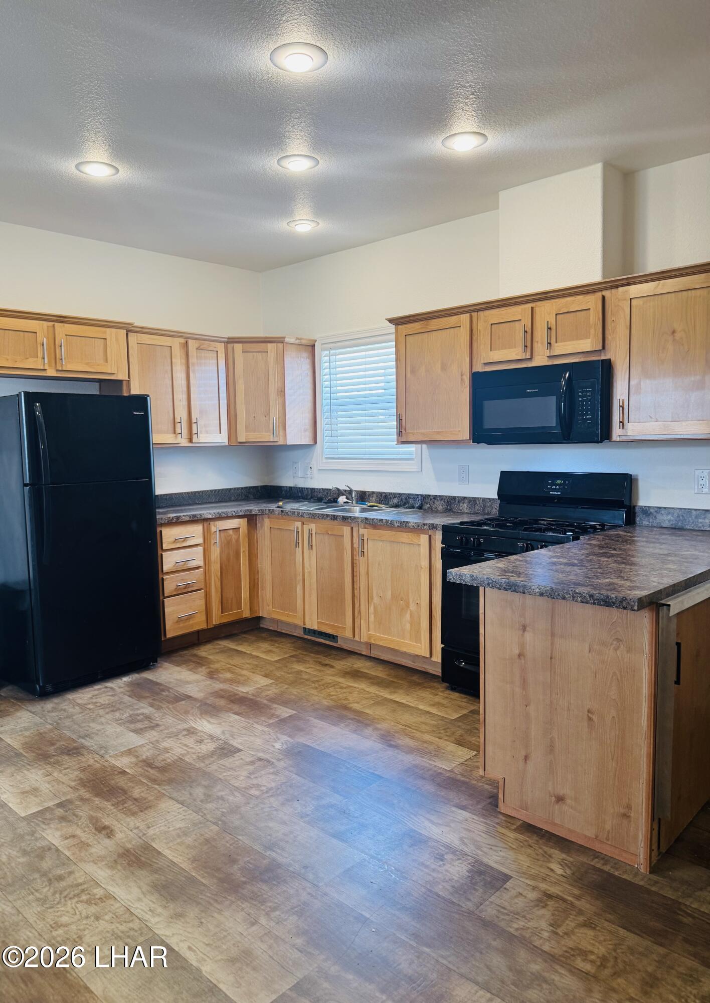 350 Lee Ave 48