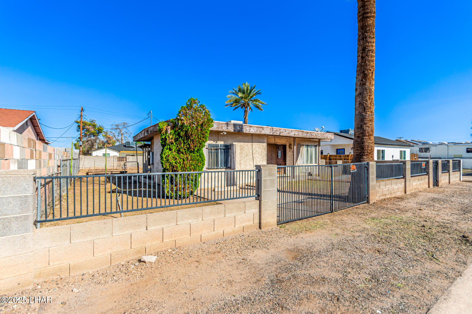 616 W Mobile Ln