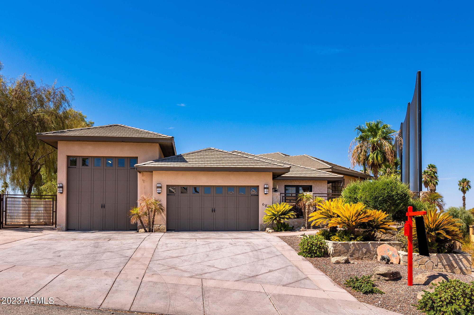 680 VIA DEL LAGO --