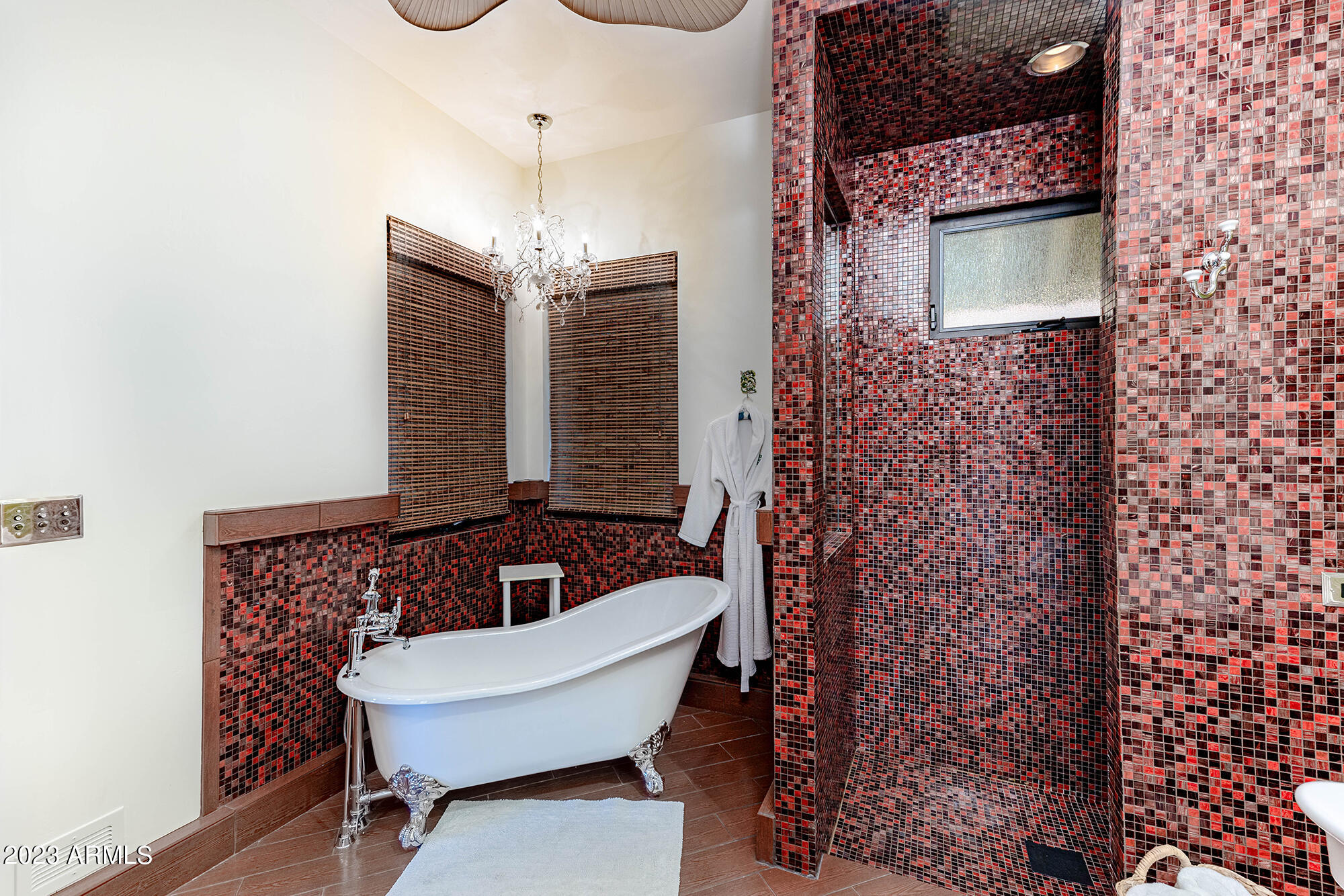 680 VIA DEL LAGO --