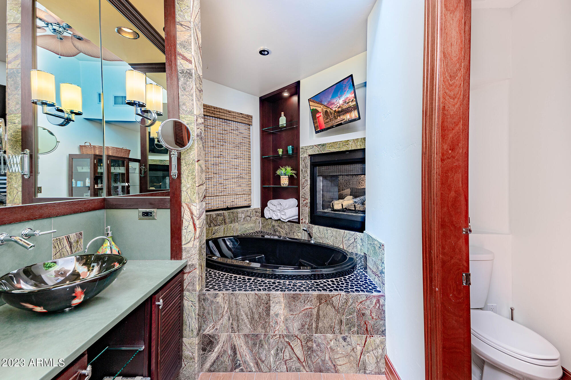 680 VIA DEL LAGO --