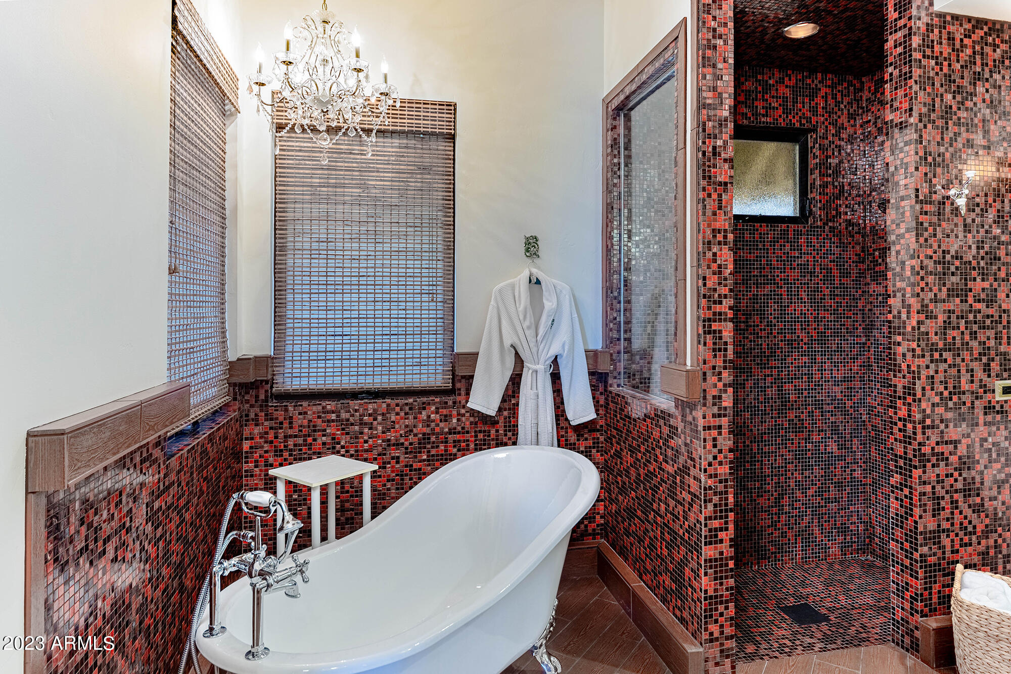 680 VIA DEL LAGO --