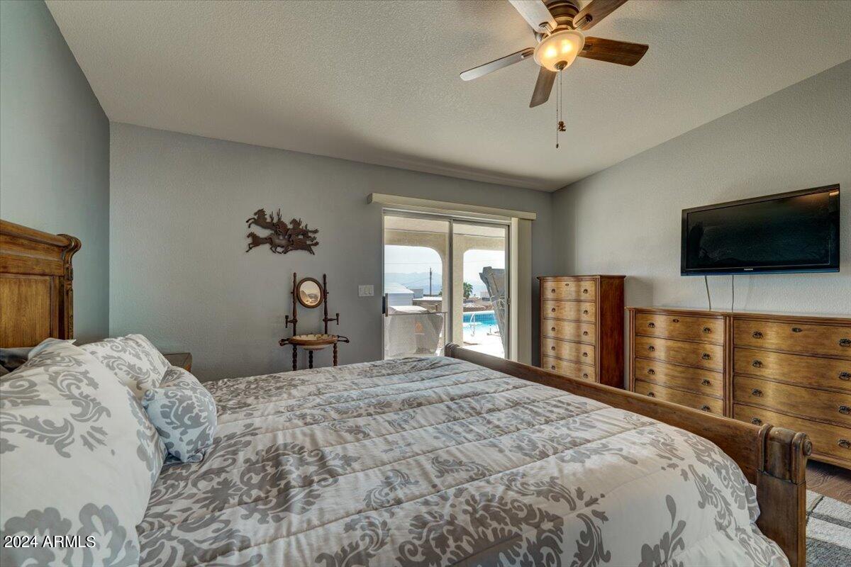 3671 TARPON Plaza