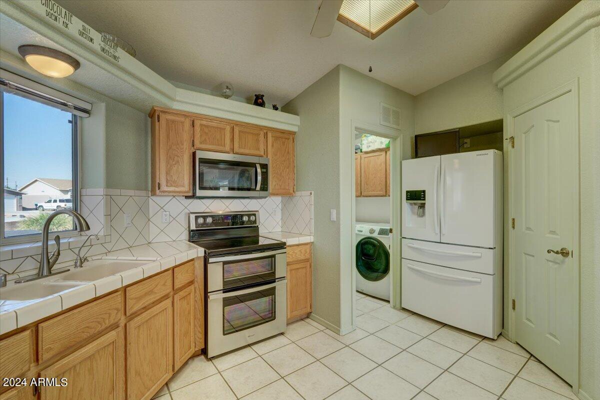 3671 TARPON Plaza