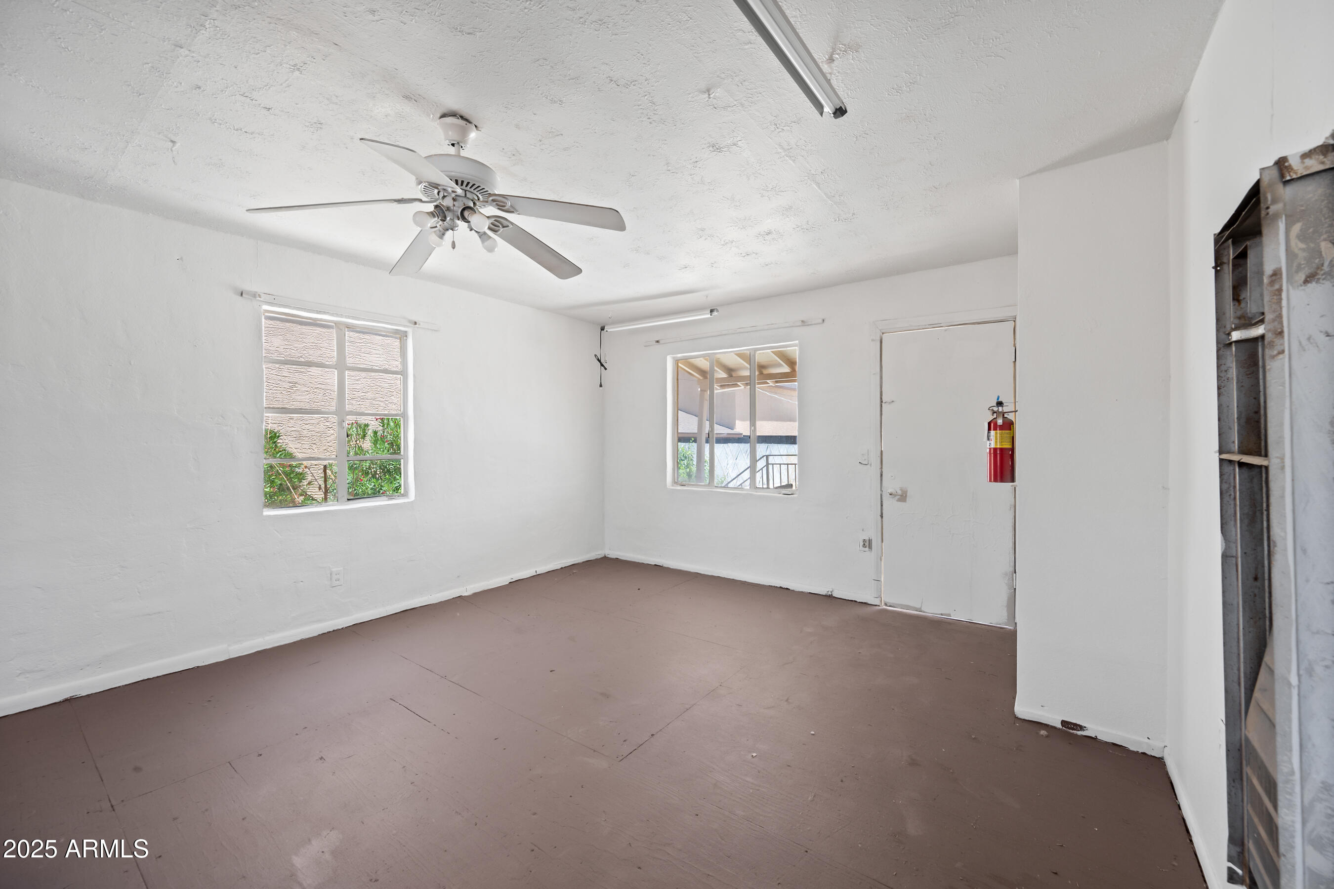 10 N WASHINGTON Street
