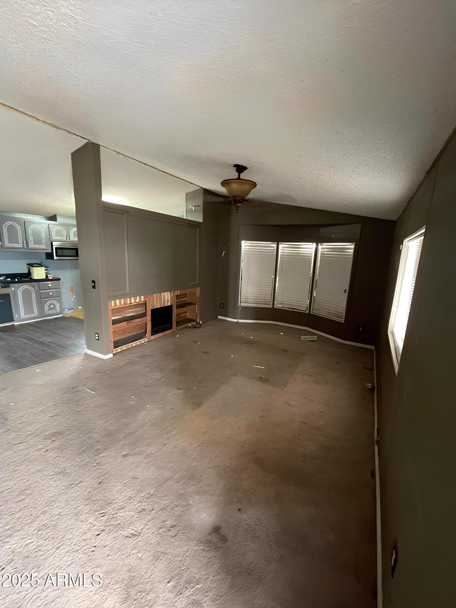 865 W MOUNTAIN VIEW Lane