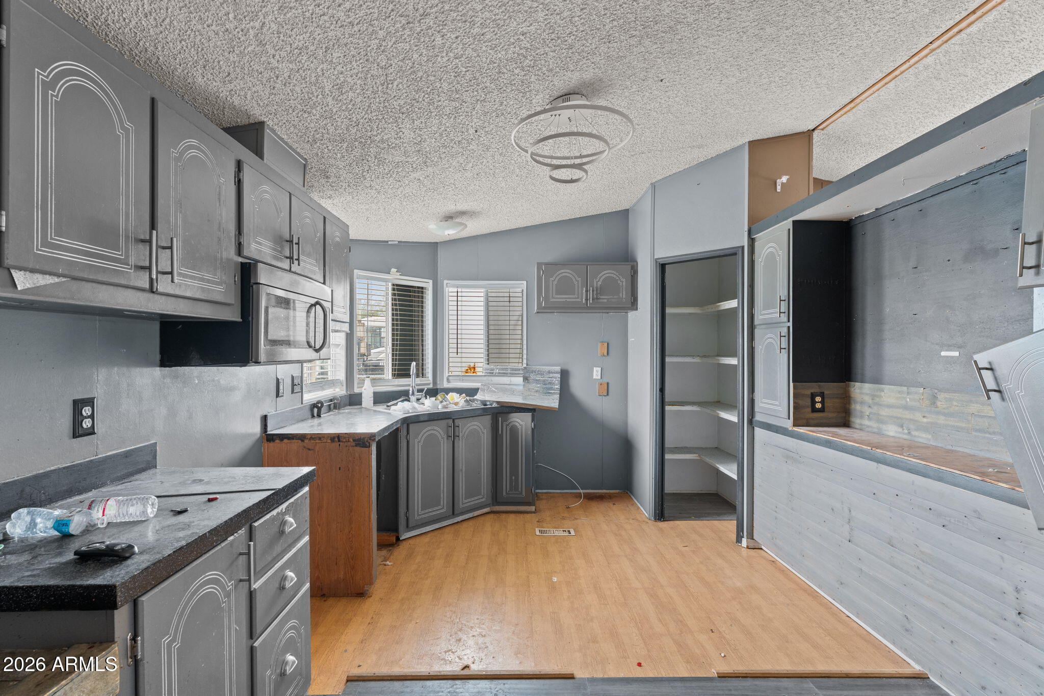 865 W MOUNTAIN VIEW Lane