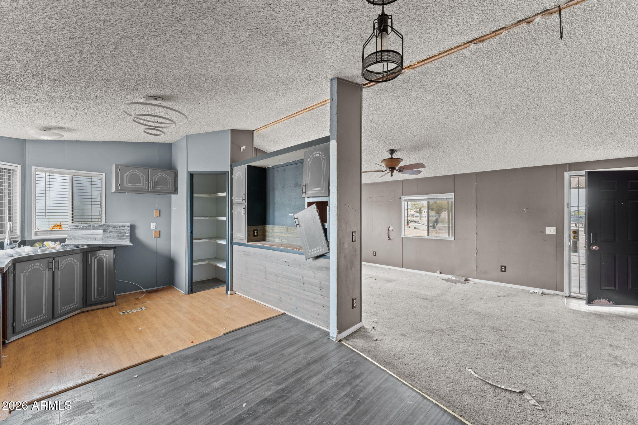 865 W MOUNTAIN VIEW Lane