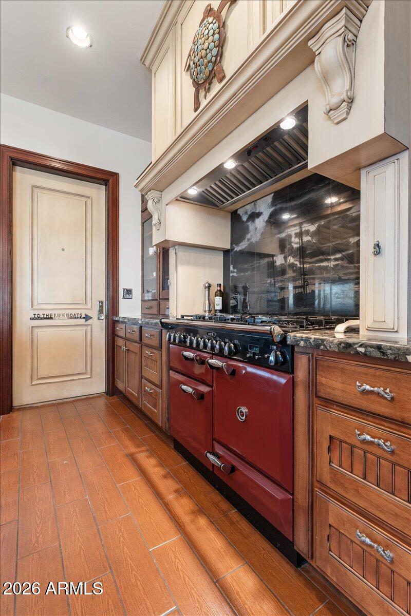 680 VIA DEL LAGO