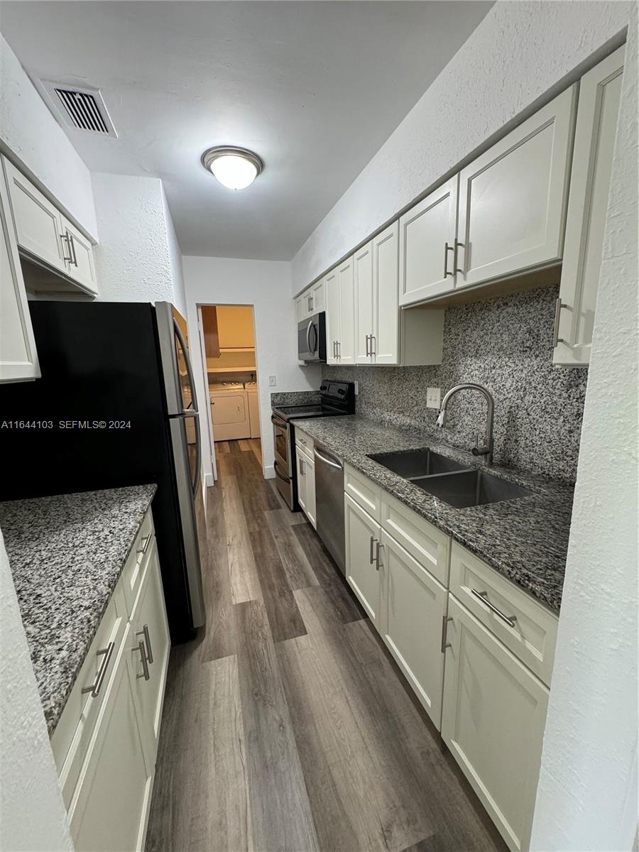 273 NE 40th Street