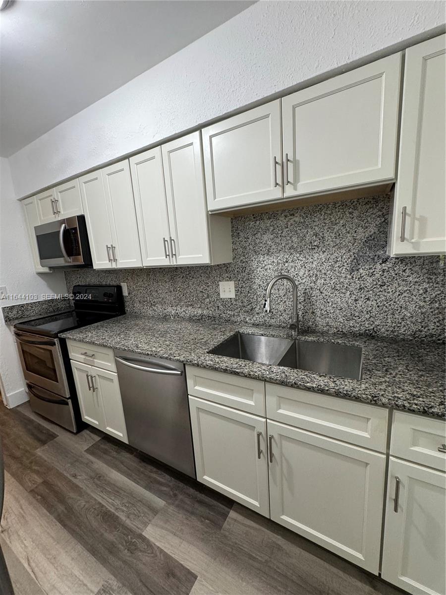 273 NE 40th Street