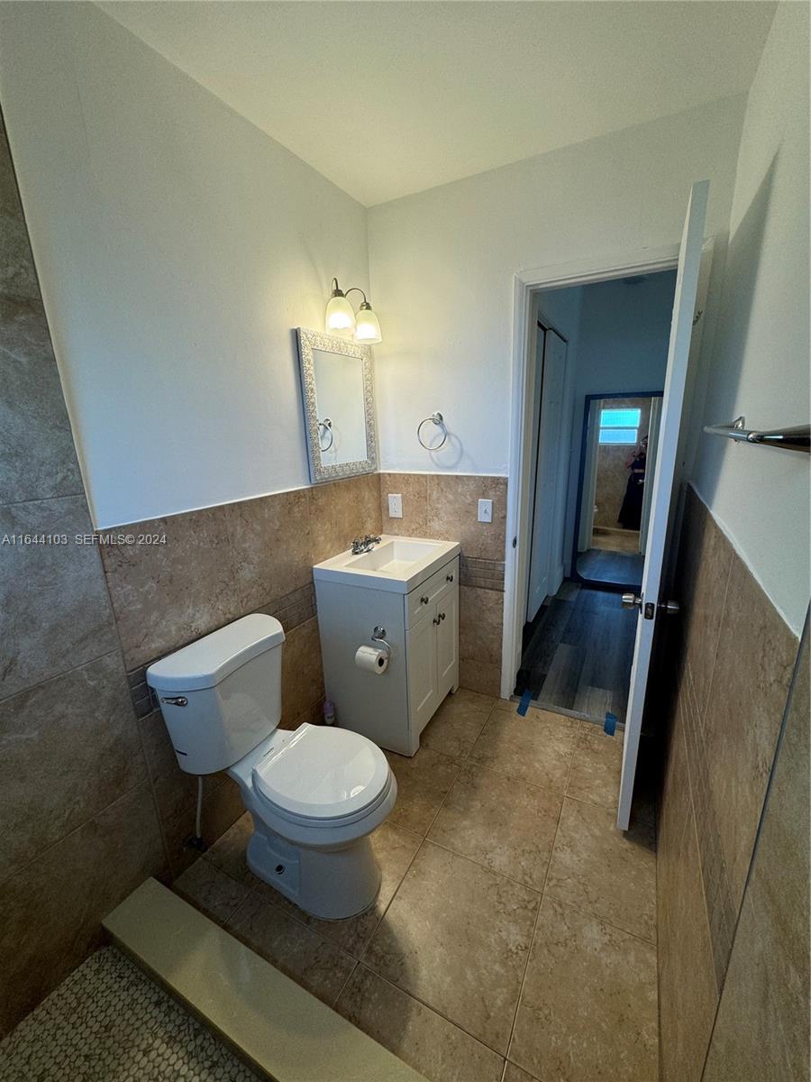 273 NE 40th Street