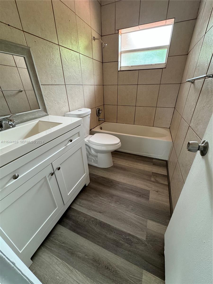 273 NE 40th Street