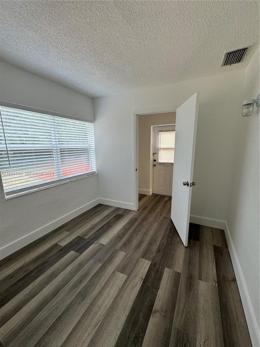 273 NE 40th Street