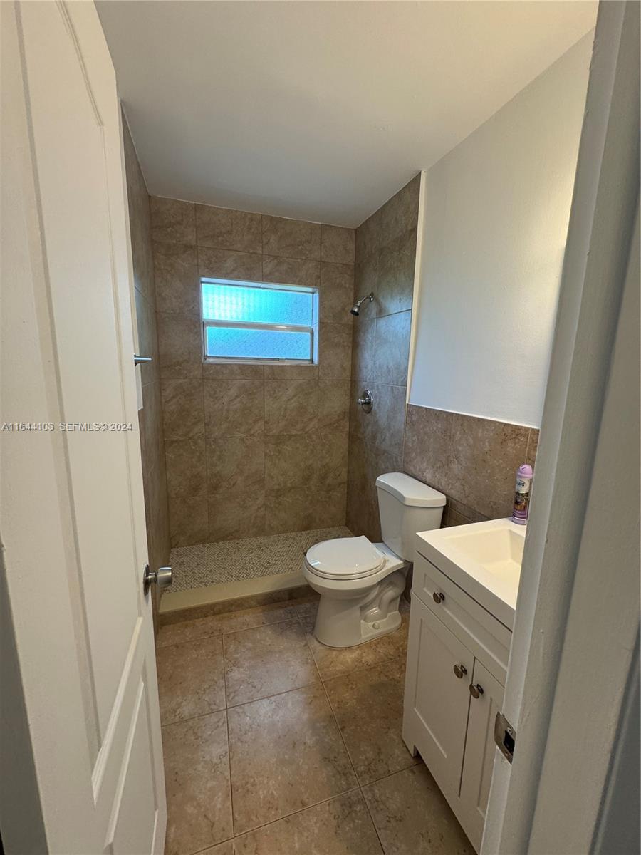 273 NE 40th Street