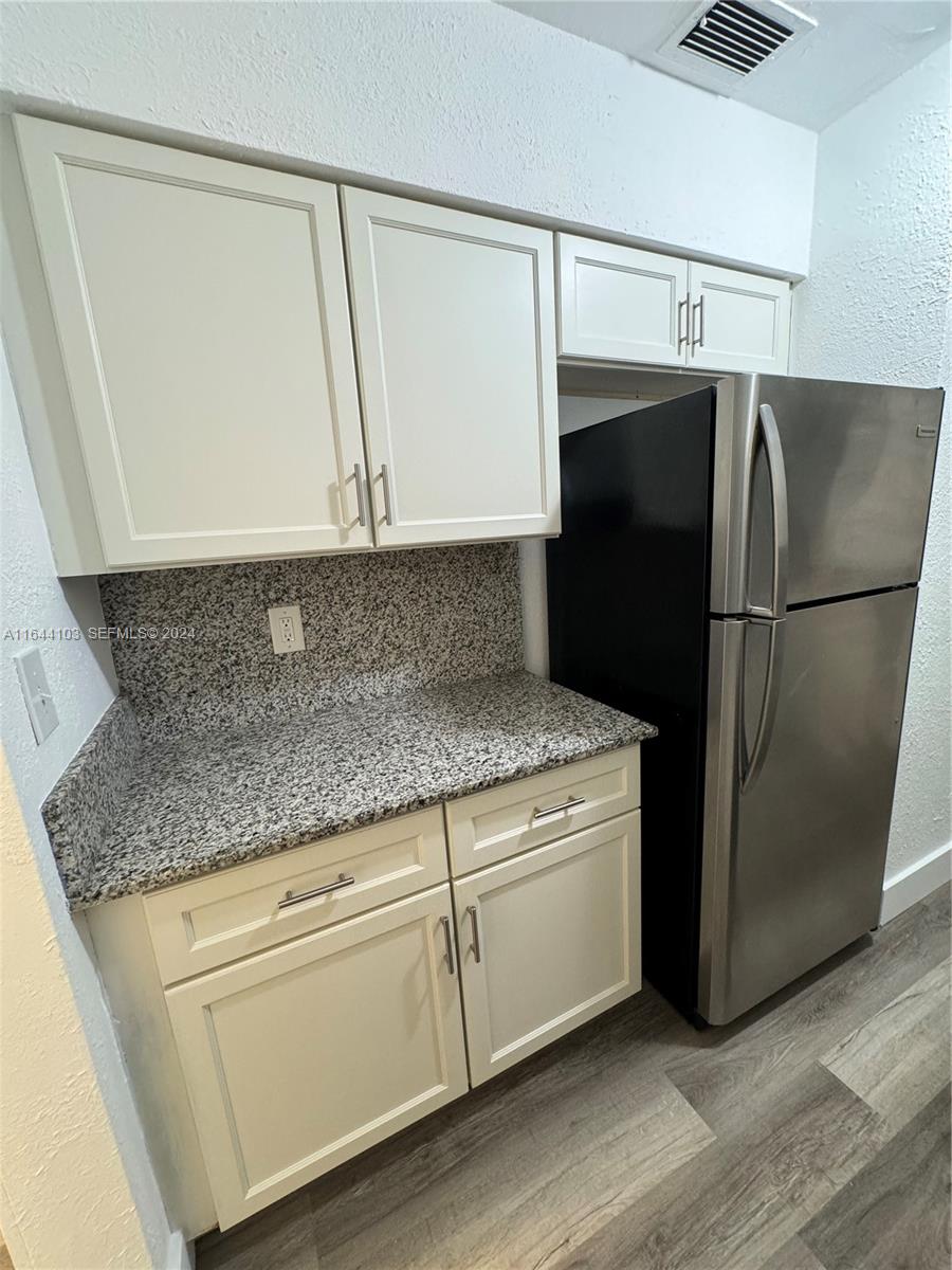 273 NE 40th Street