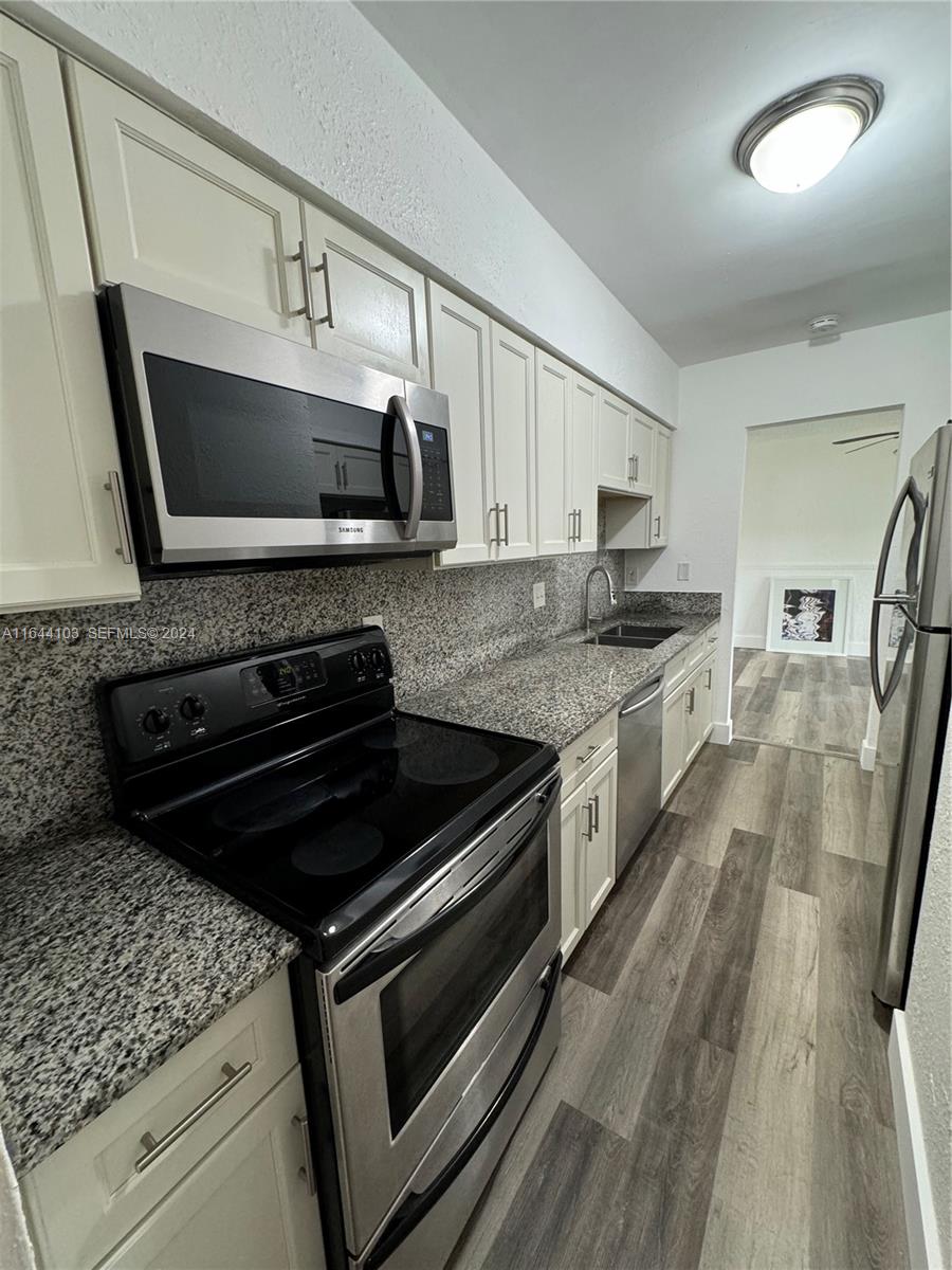 273 NE 40th Street