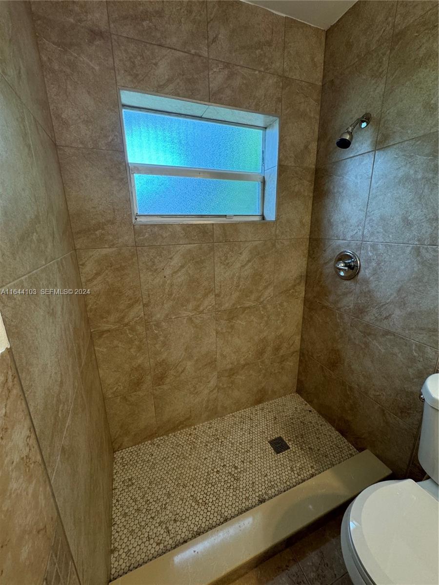 273 NE 40th Street