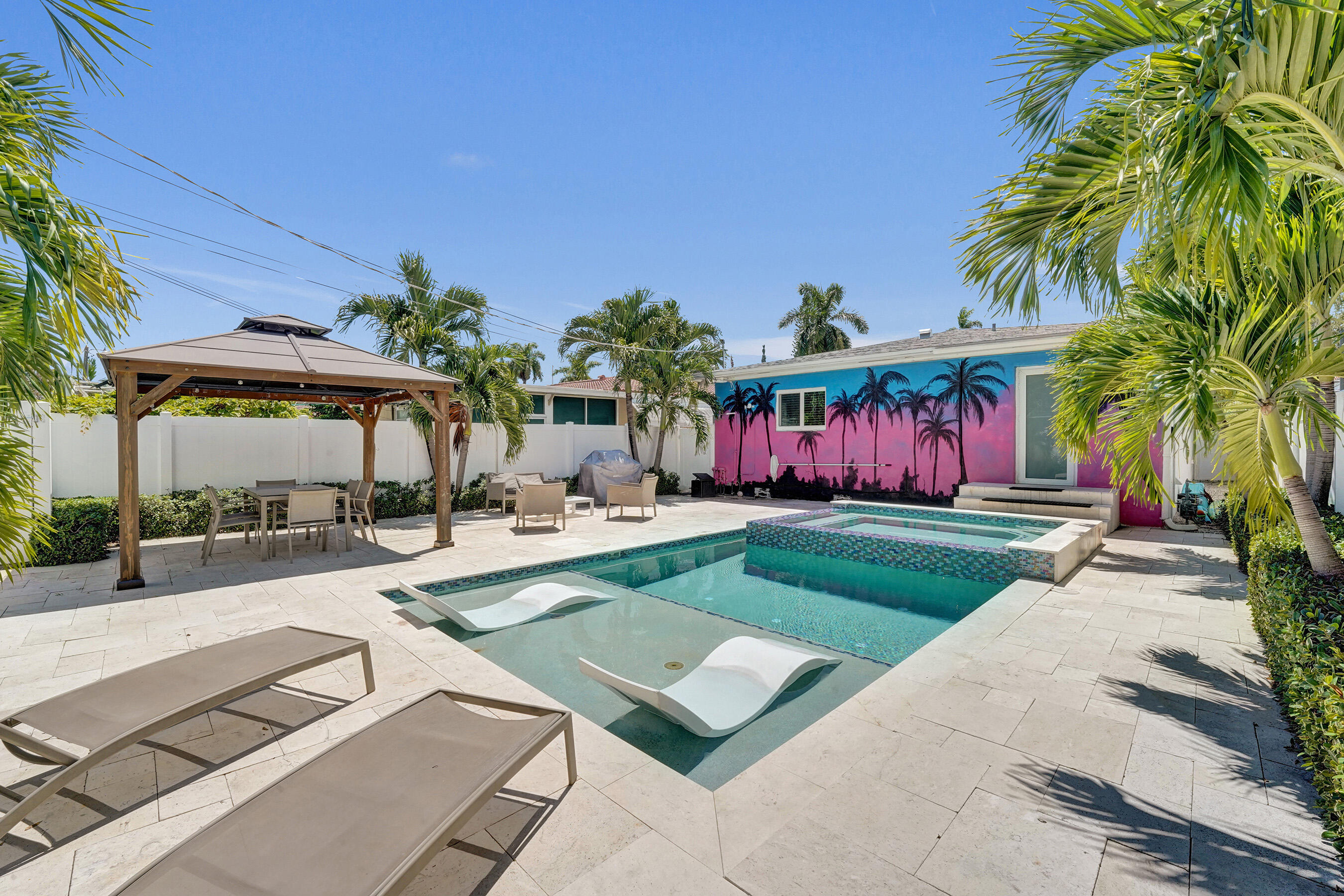 1535 HOLLYWOOD Boulevard