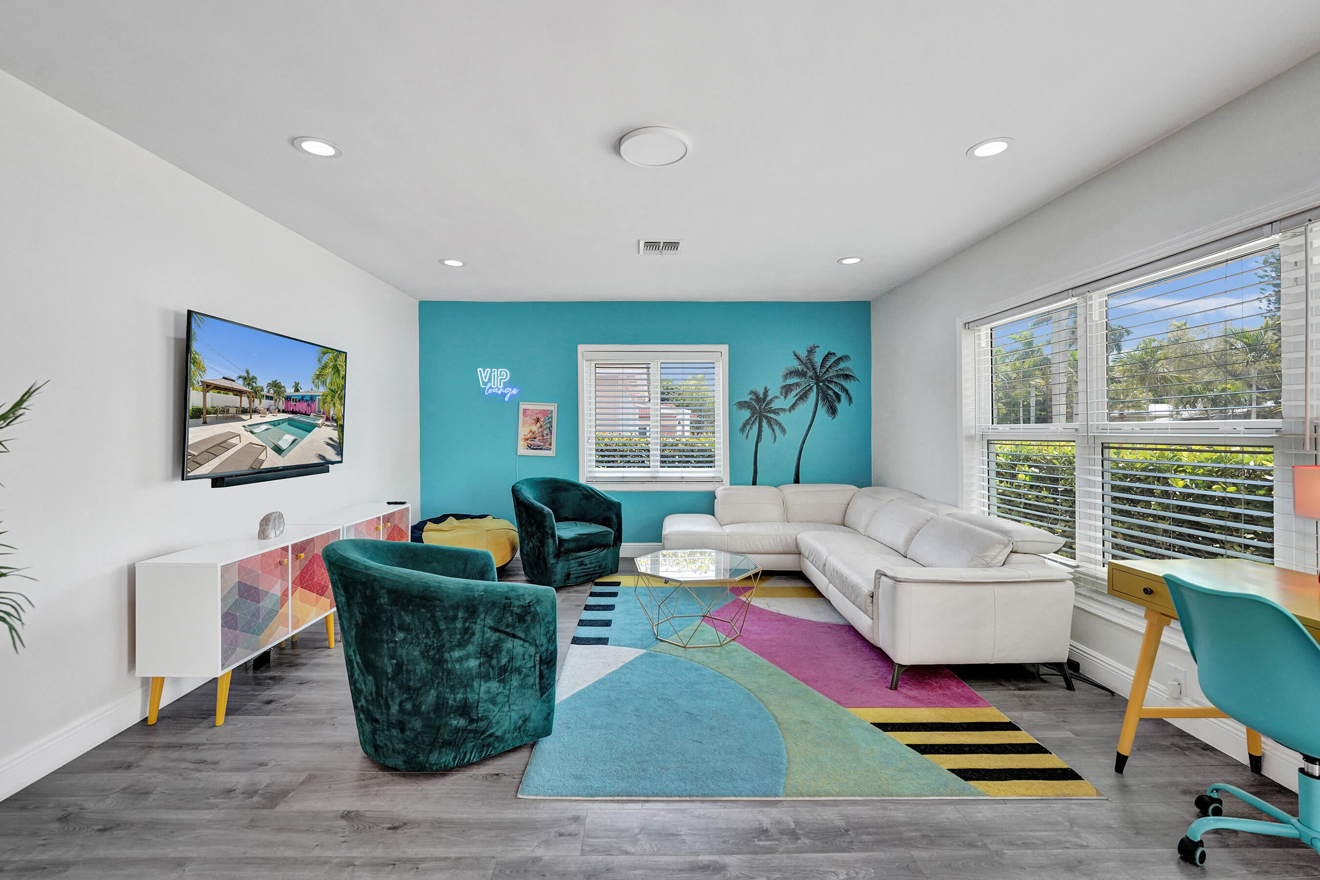 1535 HOLLYWOOD Boulevard