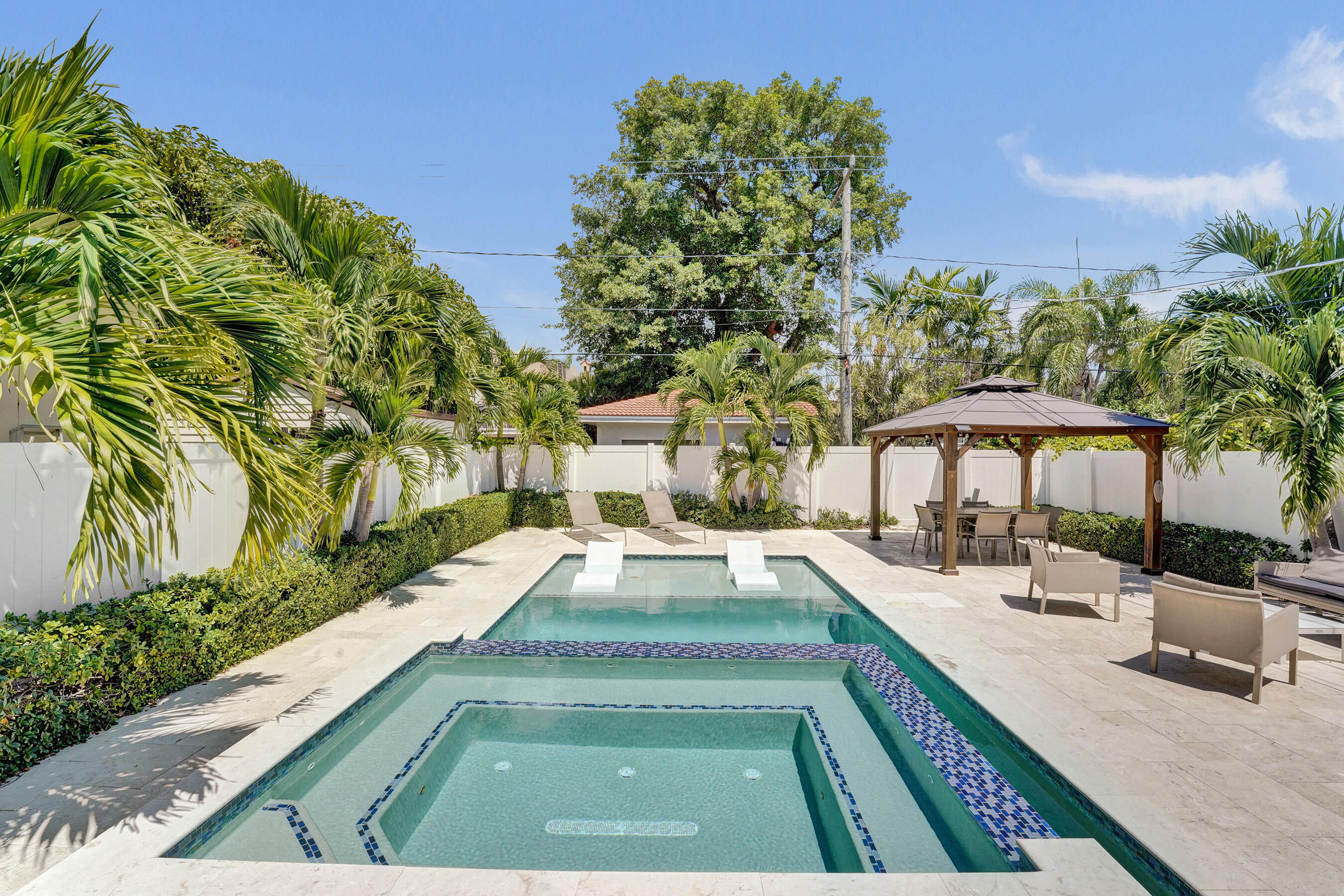 1535 HOLLYWOOD Boulevard