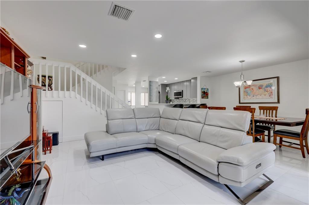 1604 Cypress Pointe Dr. Dr 1604