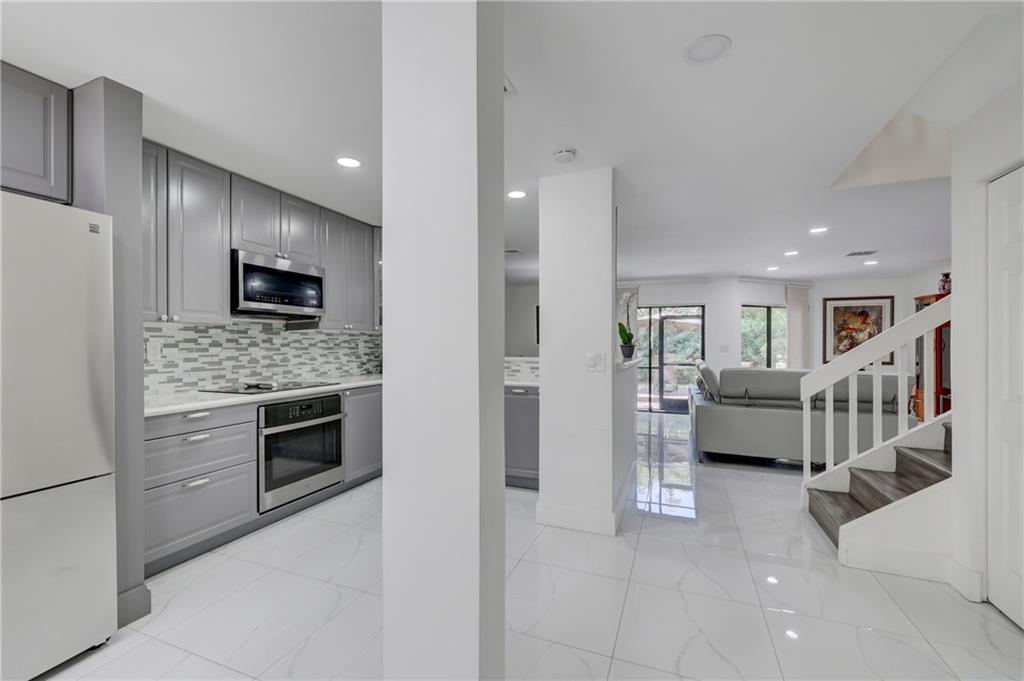 1604 Cypress Pointe Dr. Dr 1604