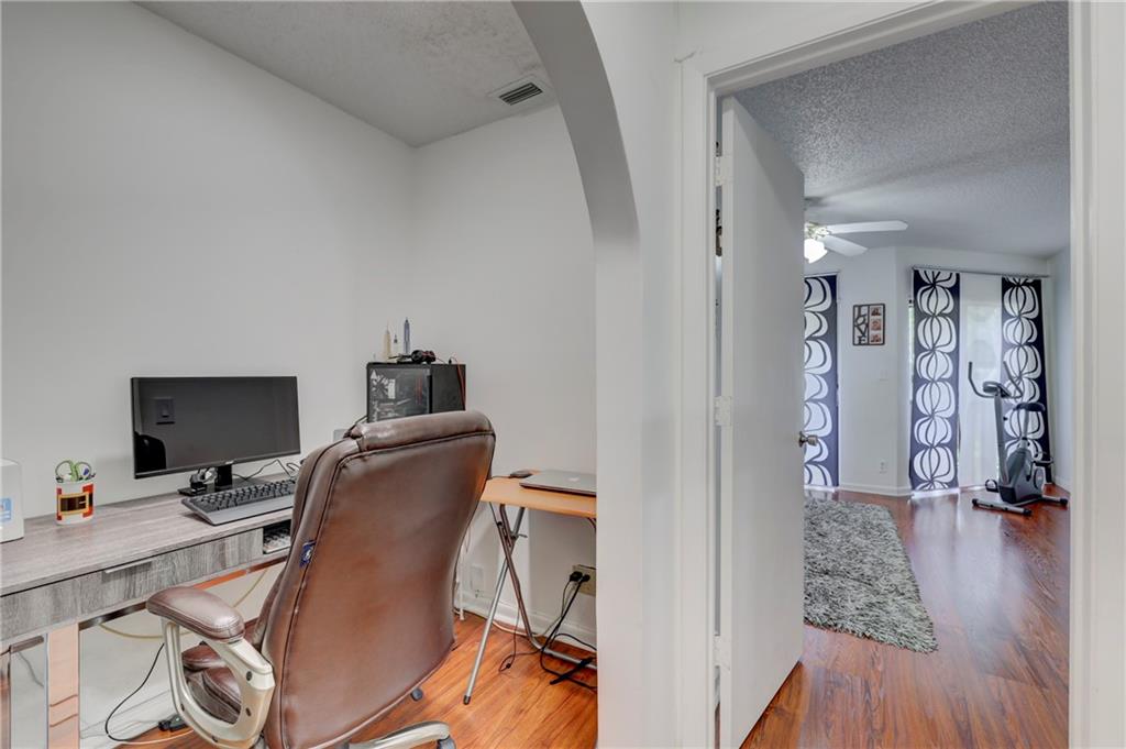 1604 Cypress Pointe Dr. Dr 1604