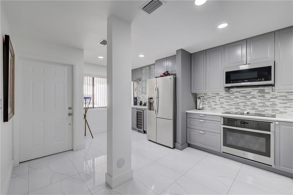 1604 Cypress Pointe Dr. Dr 1604