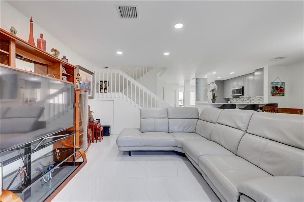 1604 Cypress Pointe Dr. Dr 1604