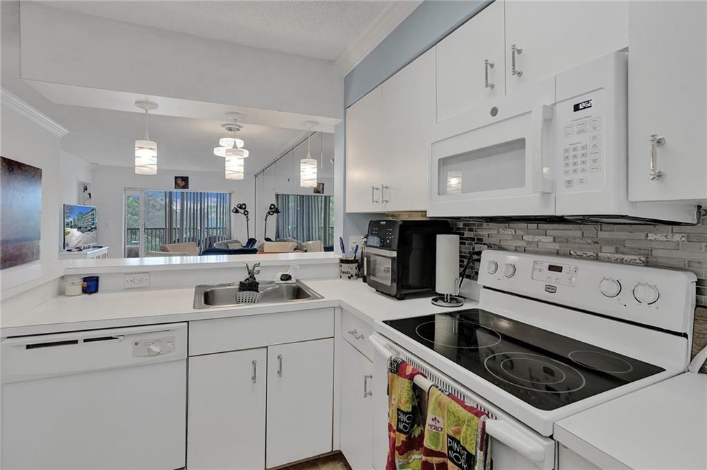 2236 N Cypress Bend Dr 407