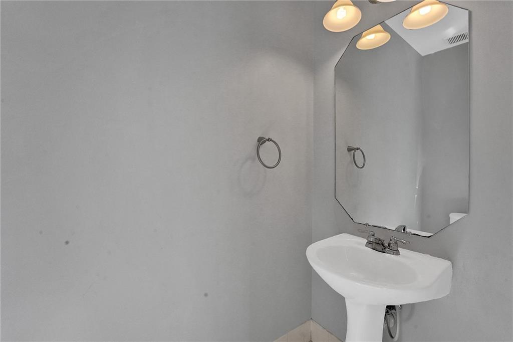 123 S Longport Cir 9C