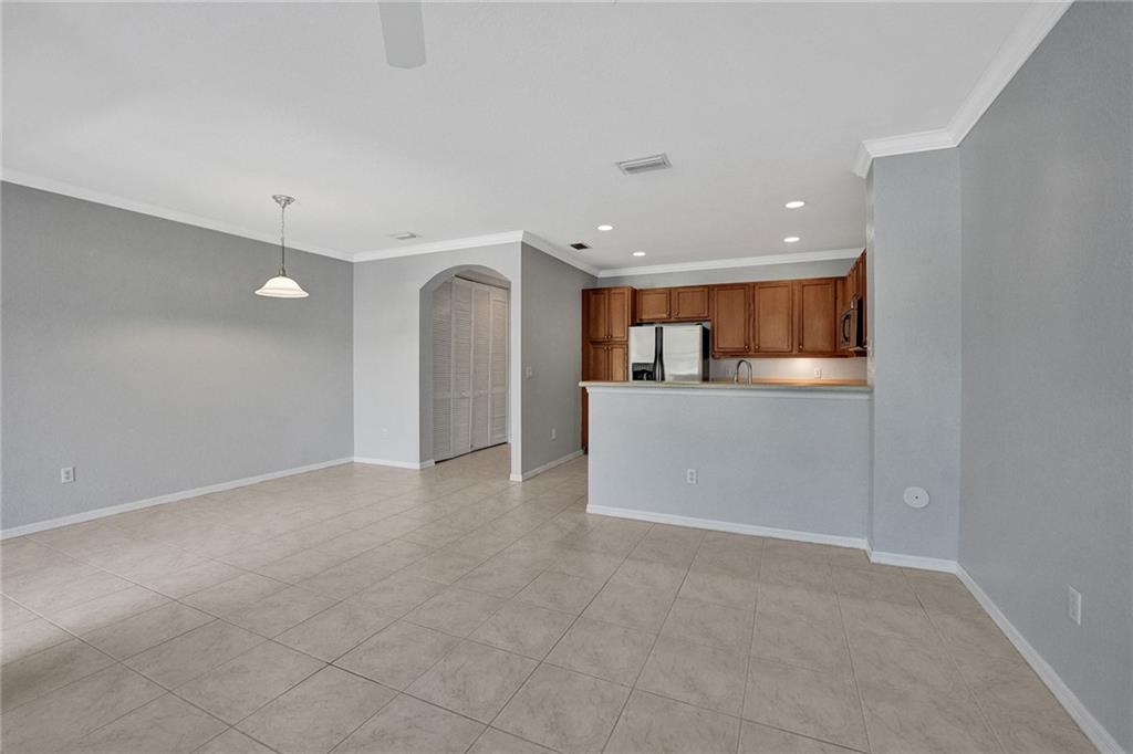 123 S Longport Cir 9C