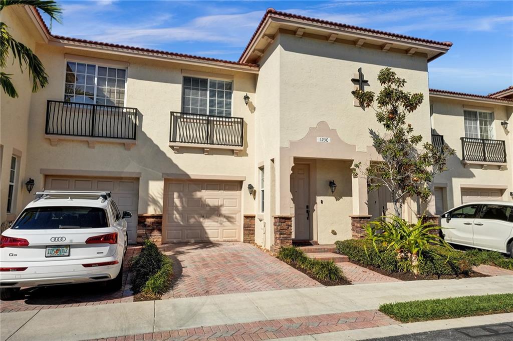 123 S Longport Cir 9C