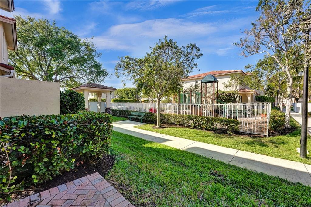 123 S Longport Cir 9C