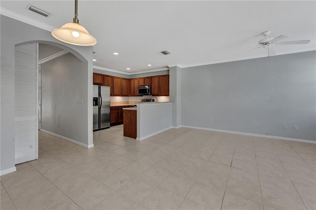 123 S Longport Cir 9C