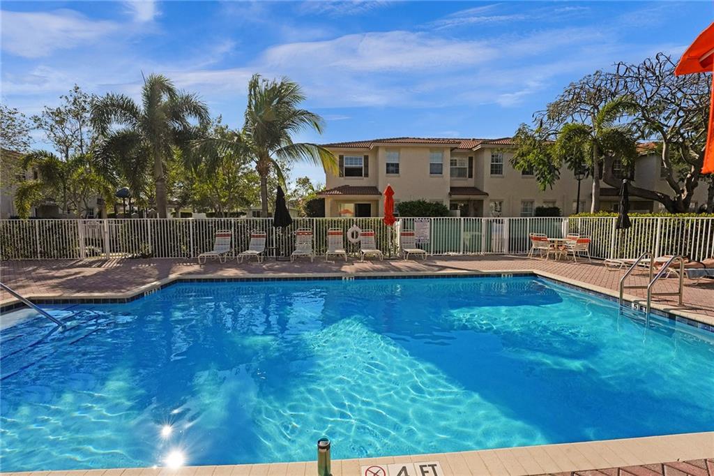 123 S Longport Cir 9C