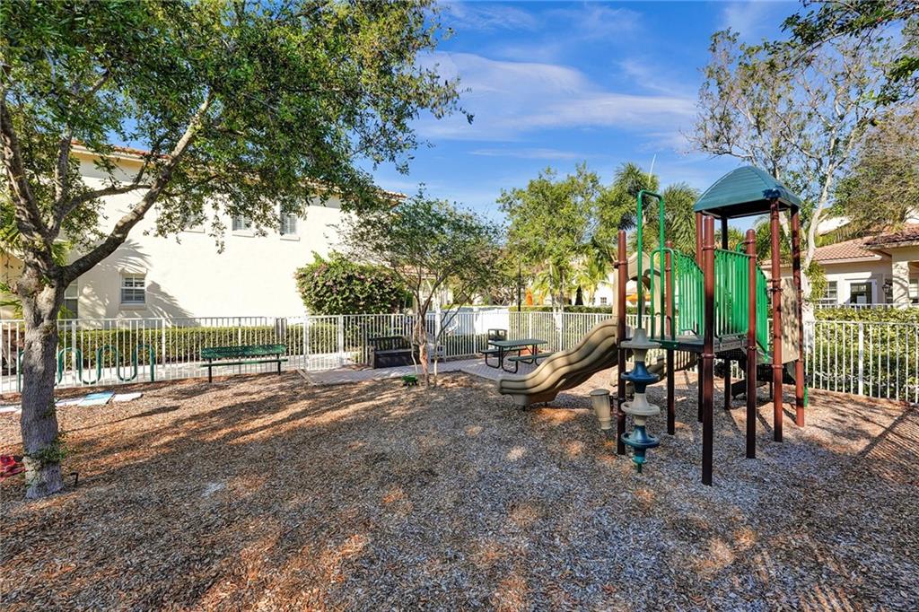 123 S Longport Cir 9C