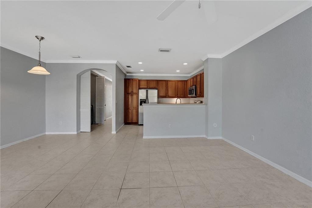 123 S Longport Cir 9C