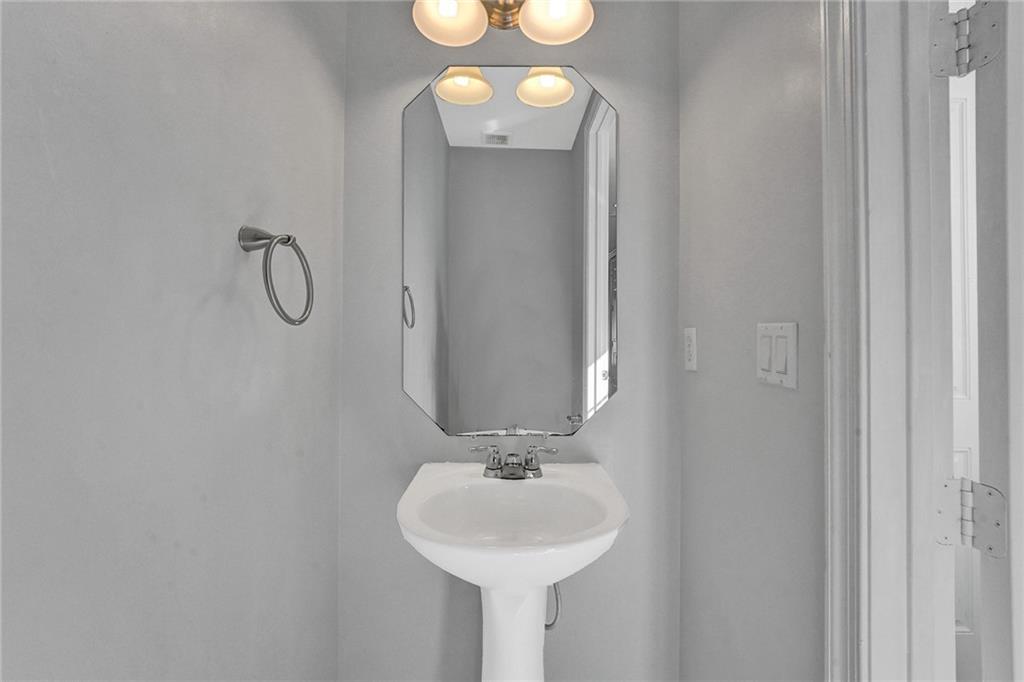 123 S Longport Cir 9C