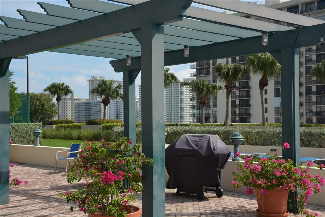 3020 NE 32ND AVE 814