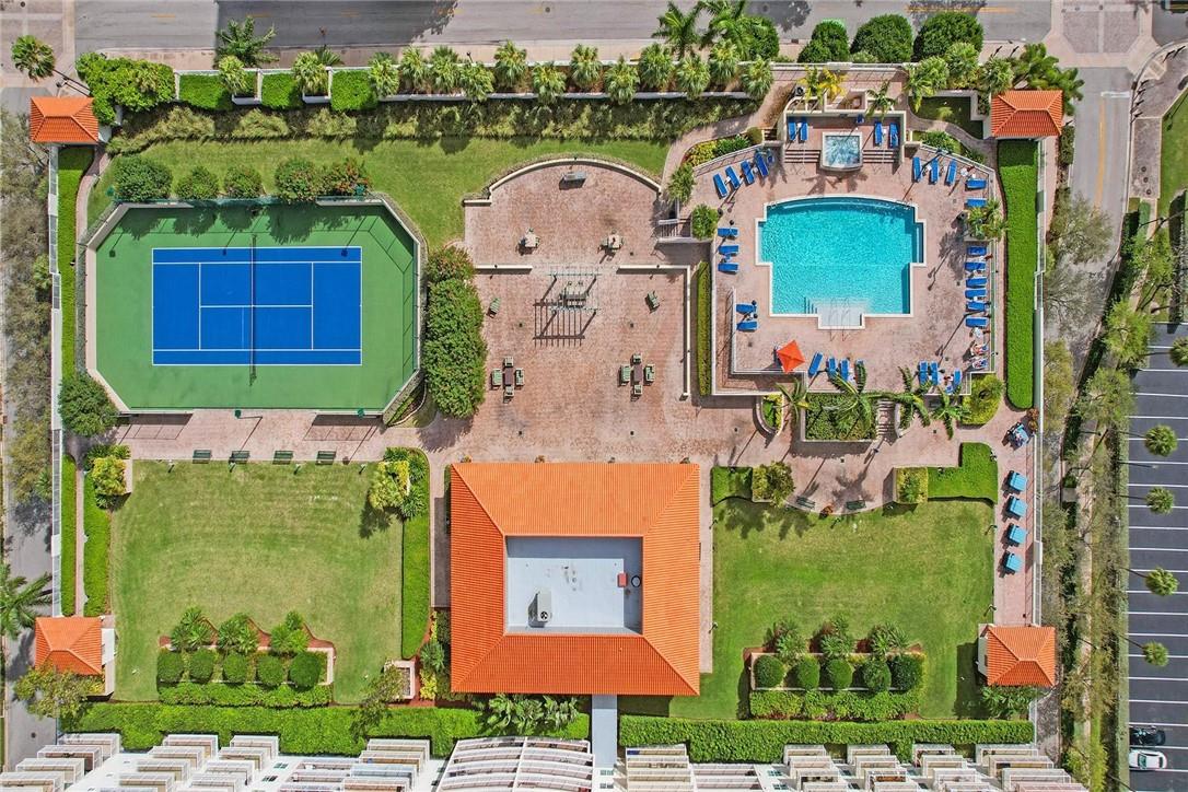 3020 NE 32ND AVE 814